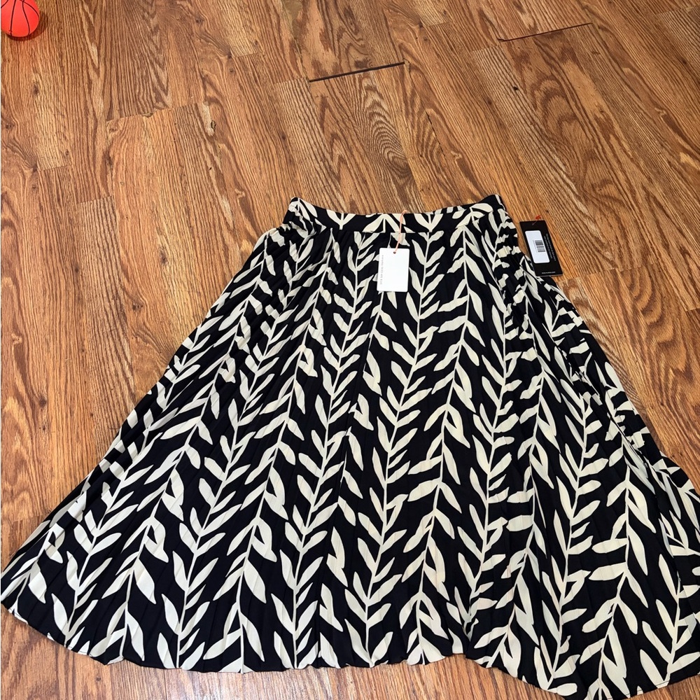 Skies Are Blue Black A-Line Skirt with Cream Leaf Print